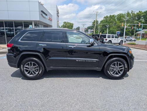 Diamond Black Crystal Pearlcoat 2022 Jeep Grand Cherokee Limited