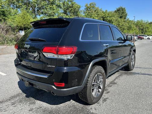 Diamond Black Crystal Pearlcoat 2022 Jeep Grand Cherokee Limited