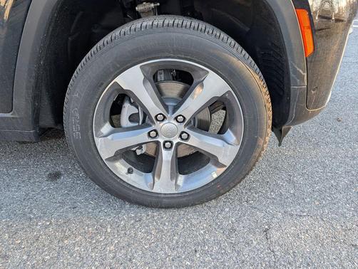 Diamond Black Crystal Pearlcoat 2026 Jeep Grand Cherokee Limited