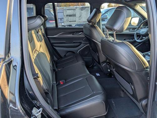 Diamond Black Crystal Pearlcoat 2026 Jeep Grand Cherokee Limited