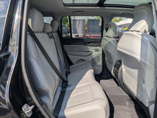 2022 Jeep Grand Cherokee Overland