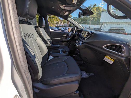 2025 Chrysler Pacifica L