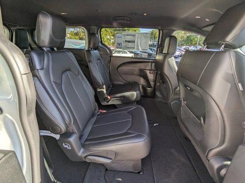 2025 Chrysler Pacifica L