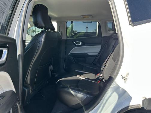 Bright White Clearcoat 2022 Jeep Compass Limited