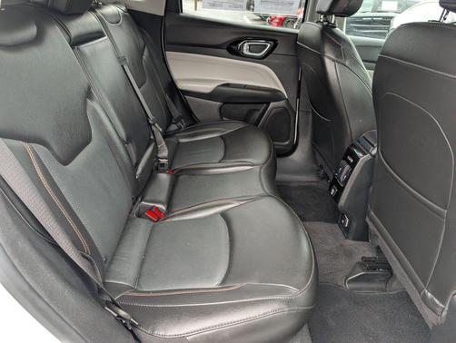 Bright White Clearcoat 2022 Jeep Compass Limited