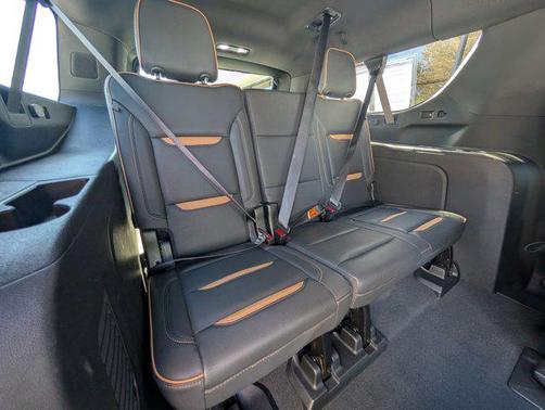 2023 GMC Yukon XL 4WD AT4