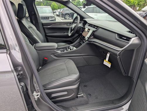 Baltic Gray Metallic Clearcoat 2026 Jeep Grand Cherokee L Altitude