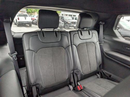 Baltic Gray Metallic Clearcoat 2026 Jeep Grand Cherokee L Altitude