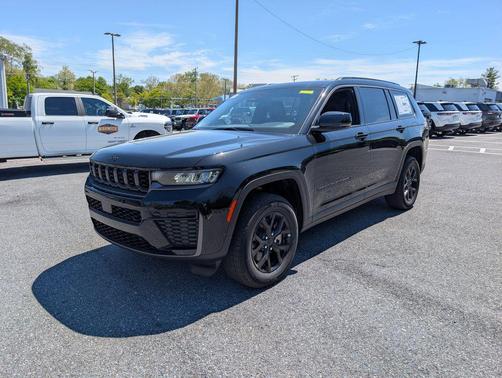Diamond Black Crystal Pearlcoat 2026 Jeep Grand Cherokee L Altitude