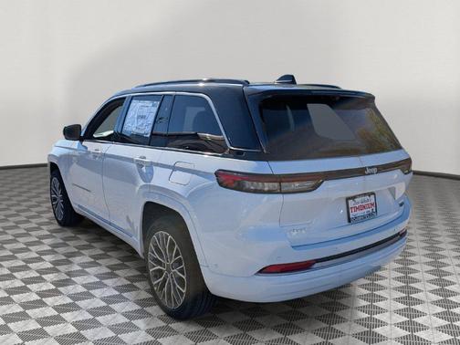 Bright White Clearcoat 2027 Jeep Grand Cherokee Summit