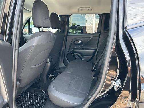 Black 2017 Jeep Renegade Altitude