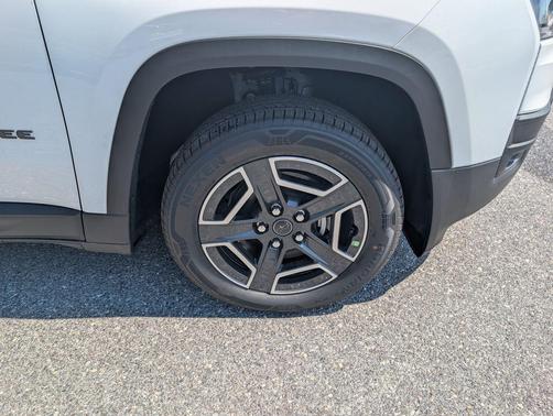 Bright White Clearcoat 2026 Jeep Cherokee Limited