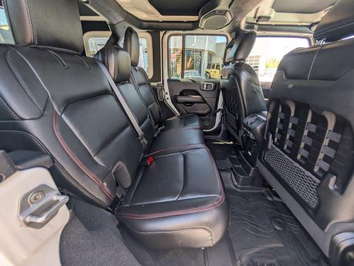 Bright White Clearcoat 2023 Jeep Wrangler Rubicon