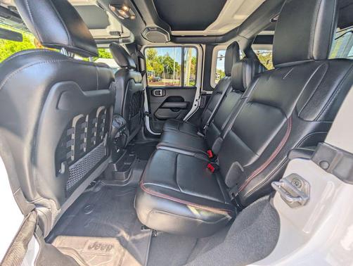 Bright White Clearcoat 2023 Jeep Wrangler Rubicon