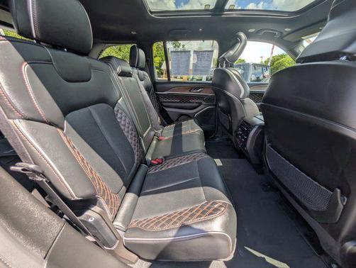 2022 Jeep Grand Cherokee Summit