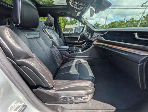 2022 Jeep Grand Cherokee Summit