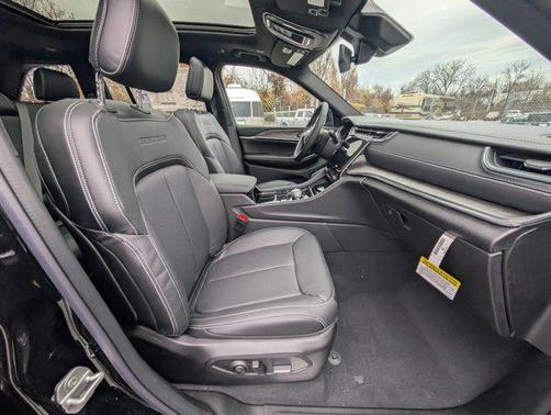 2025 Jeep Grand Cherokee Overland