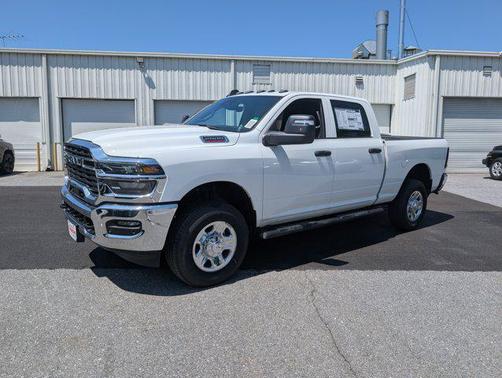 2025 RAM 2500 Tradesman Crew Cab 4x4 6'4' Box
