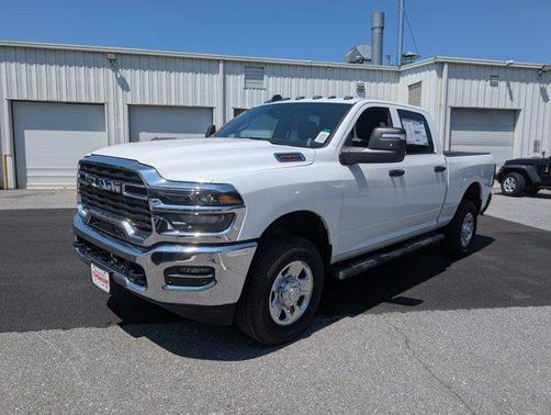 2025 RAM 2500 Tradesman Crew Cab 4x4 6'4' Box