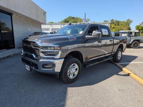 2025 RAM 2500 Tradesman Crew Cab 4x4 6'4' Box
