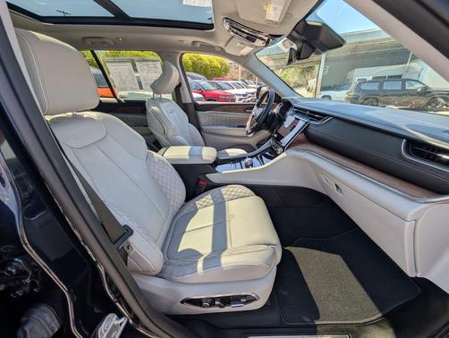 2023 Jeep Grand Cherokee Summit