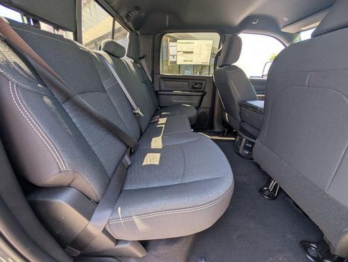 Ceramic Gray Clearcoat 2026 RAM 2500 Black Express Crew Cab 4x4 6'4' Box