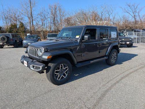 2025 Jeep Wrangler 4-Door Sahara 4x4