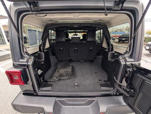 Black Clearcoat 2022 Jeep Wrangler Unlimited Sport