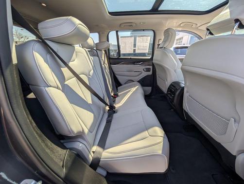 2022 Jeep Grand Cherokee 4xe Overland