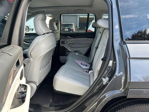 2022 Jeep Grand Cherokee 4xe Overland