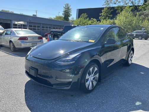 Pearl White Multi-Coat 2023 Tesla Model Y Long Range Dual Motor All-Wheel Drive