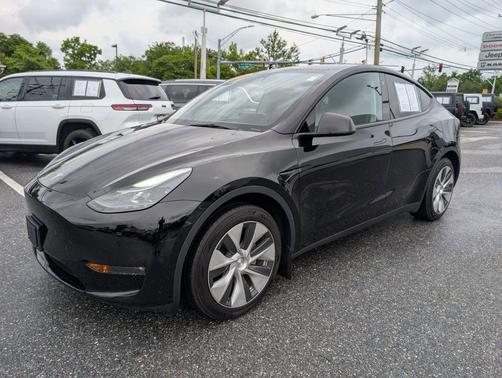 Pearl White Multi-Coat 2023 Tesla Model Y Long Range Dual Motor All-Wheel Drive