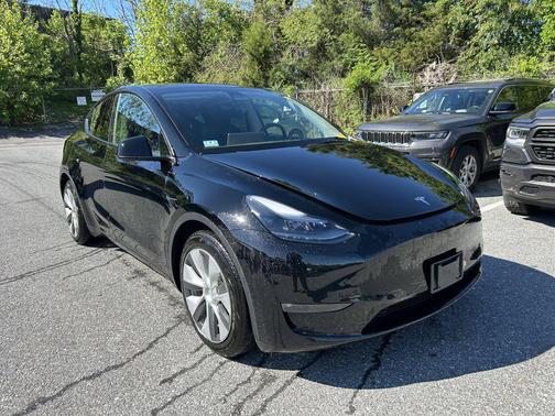 Pearl White Multi-Coat 2023 Tesla Model Y Long Range Dual Motor All-Wheel Drive