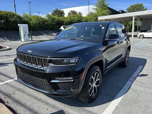 Diamond Black Crystal Pearlcoat 2024 Jeep Grand Cherokee Limited