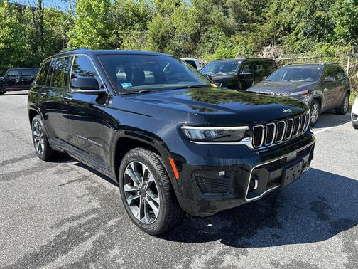 Diamond Black Crystal Pearlcoat 2023 Jeep Grand Cherokee Overland