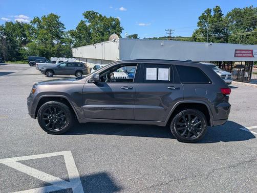 Granite Crystal Metallic Clearcoat 2020 Jeep Grand Cherokee Altitude