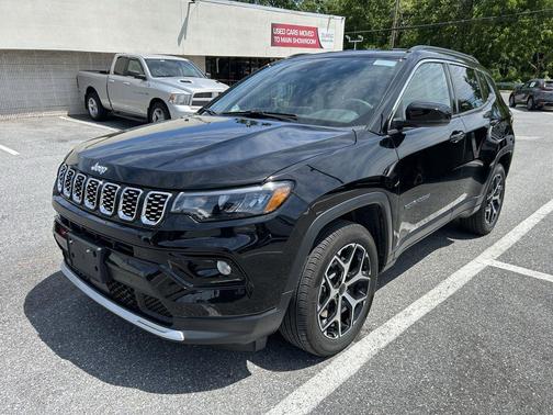 Diamond Black Crystal Pearlcoat 2025 Jeep Compass Limited