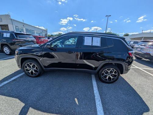 Diamond Black Crystal Pearlcoat 2025 Jeep Compass Limited