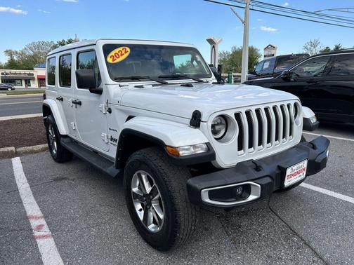 Bright White Clearcoat 2022 Jeep Wrangler Unlimited Sahara