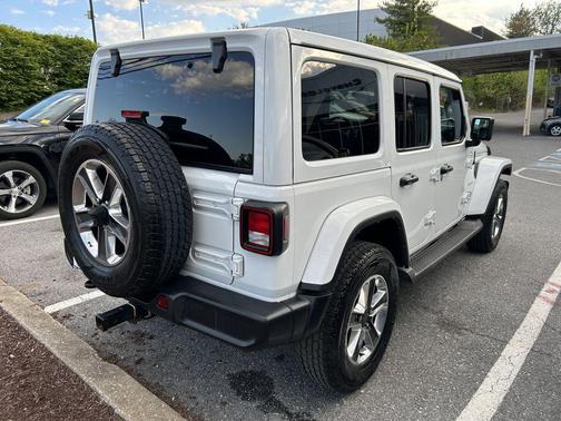 Bright White Clearcoat 2022 Jeep Wrangler Unlimited Sahara