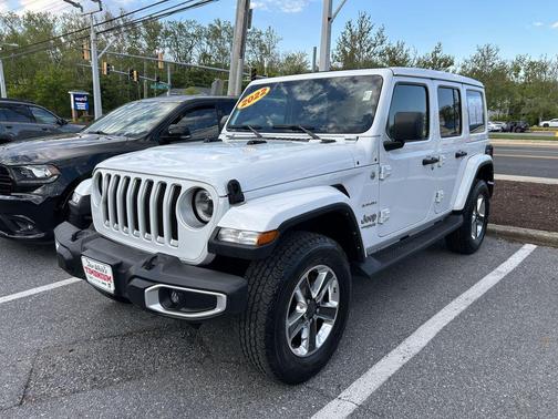 Bright White Clearcoat 2022 Jeep Wrangler Unlimited Sahara