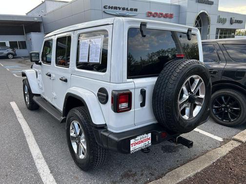 Bright White Clearcoat 2022 Jeep Wrangler Unlimited Sahara