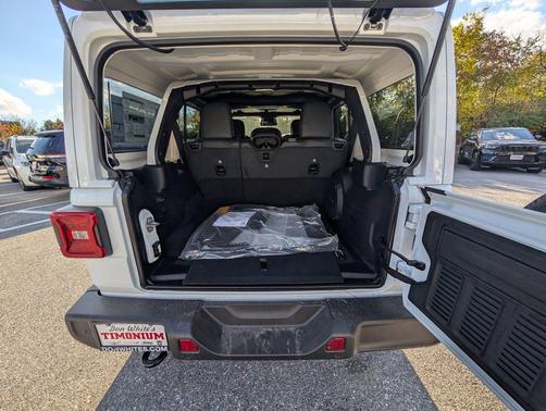 2026 Jeep Wrangler 4-Door Sahara 4x4