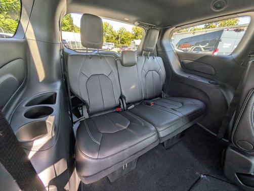 2026 Chrysler Voyager LX