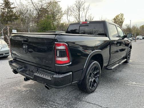 Diamond Black Crystal Pearlcoat 2022 RAM 1500 Laramie
