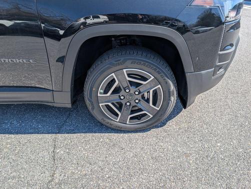 Diamond Black Crystal Pearlcoat 2026 Jeep Cherokee Limited