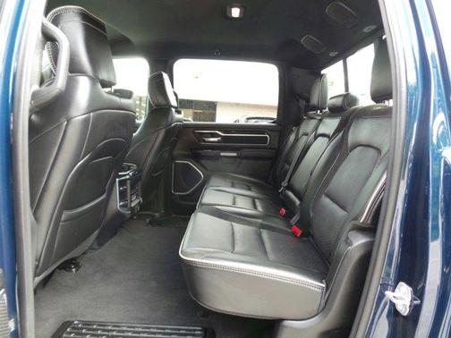 Photo 4 of 34 of 2020 RAM 1500 Laramie