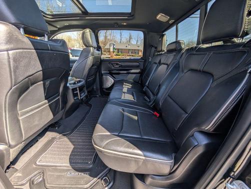 Diamond Black Crystal Pearlcoat 2019 RAM 1500 Limited