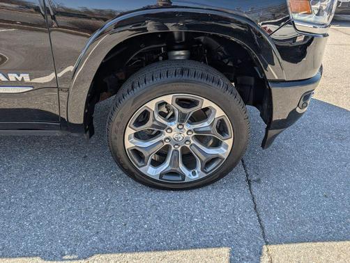 Diamond Black Crystal Pearlcoat 2019 RAM 1500 Limited