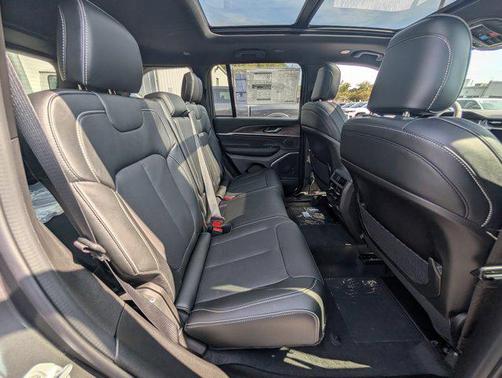 2025 Jeep Grand Cherokee Overland